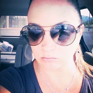 Meet your Posher, Elisa